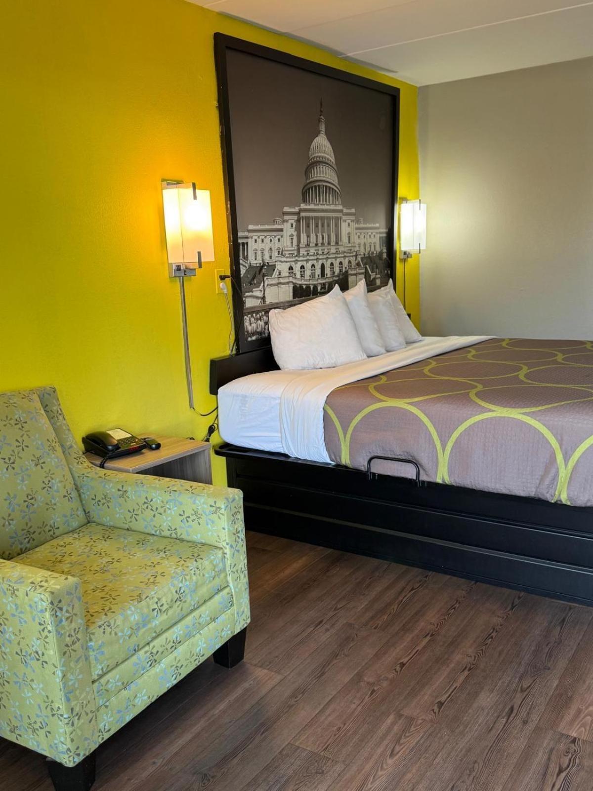 Super 8 By Wyndham Manassas Hotel Exterior photo
